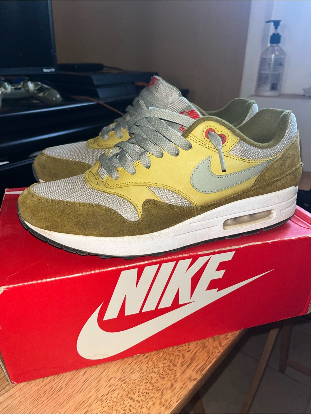 Nike Air Max low-top sneakers in olive green, yellow and light blue - Picture 2 of 6